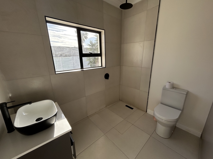 To Let 4 Bedroom Property for Rent in Bothasig Western Cape